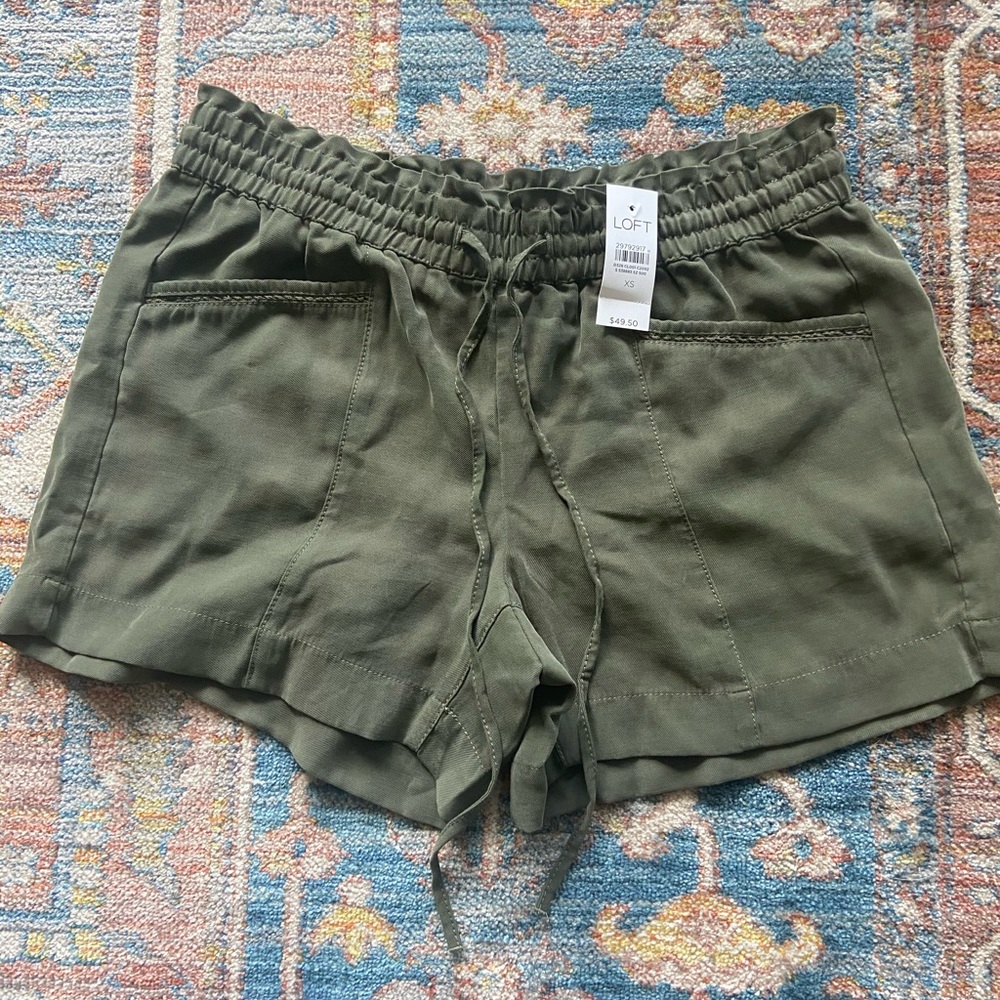 NEW🌞 LOFT OLIVE GREEN PULL ON TIE SHORTS